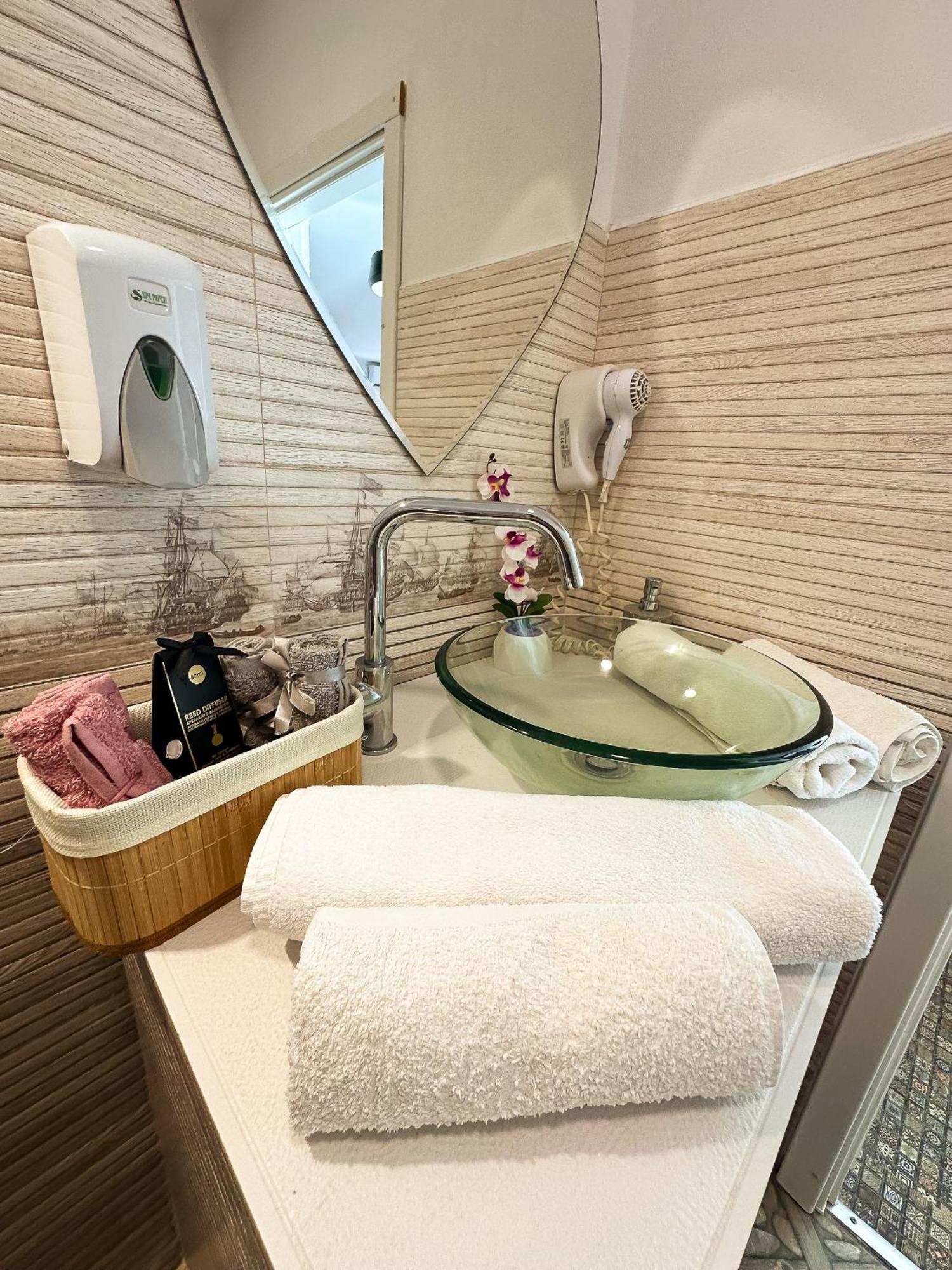 Atrium Apartment Central Free Parking 크라이오바 외부 사진